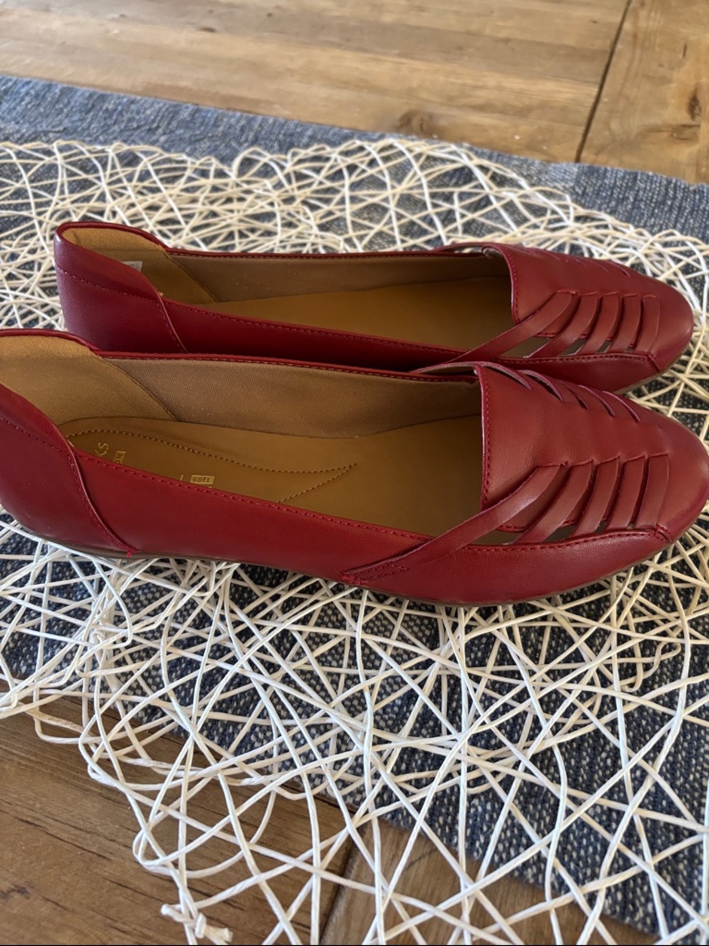 Clarks Women’s Wine Red Leather Slip-On Loafers - Picture 2 of 8